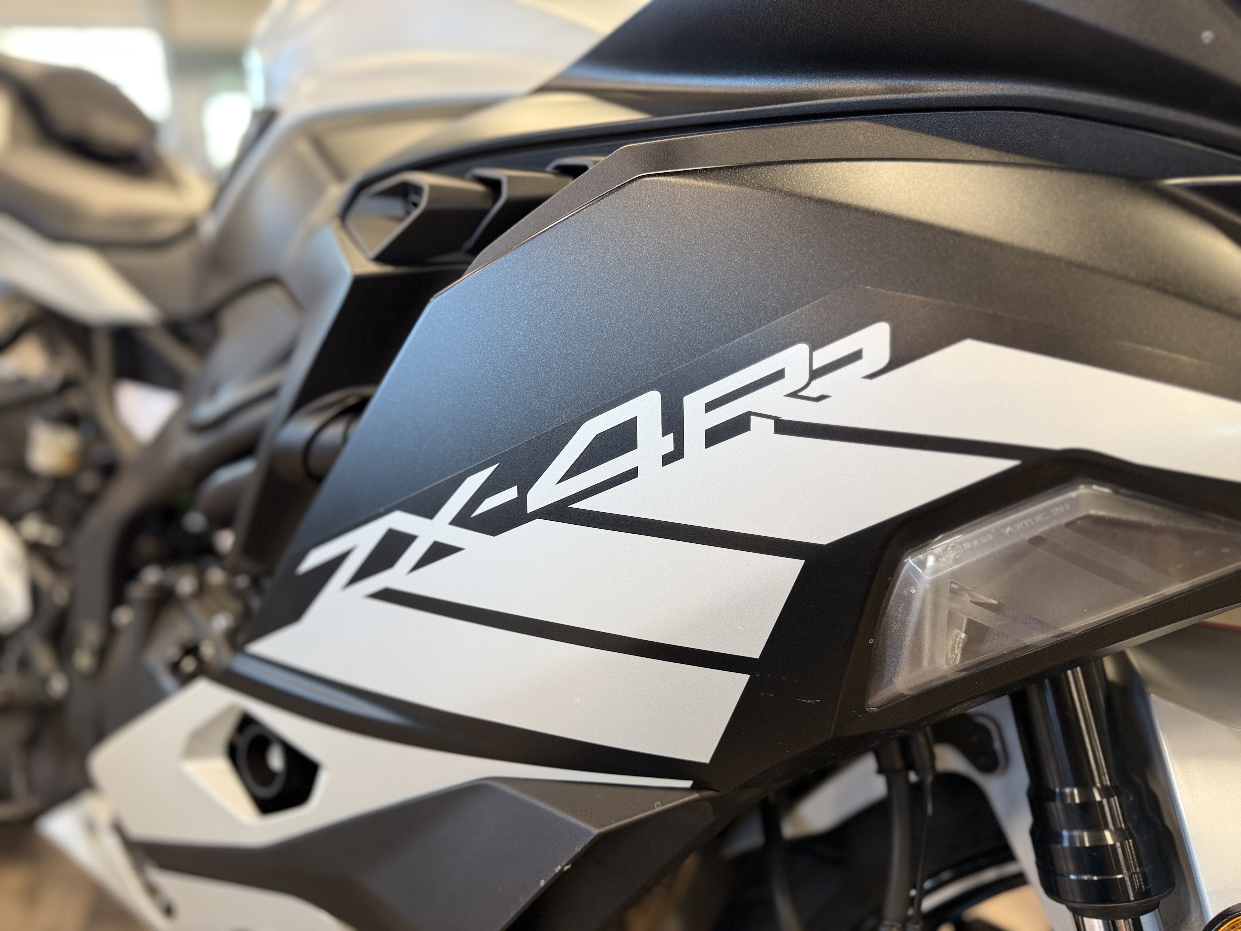 2025 Kawasaki NINJA® ZX™-4RR ABS - Image 11