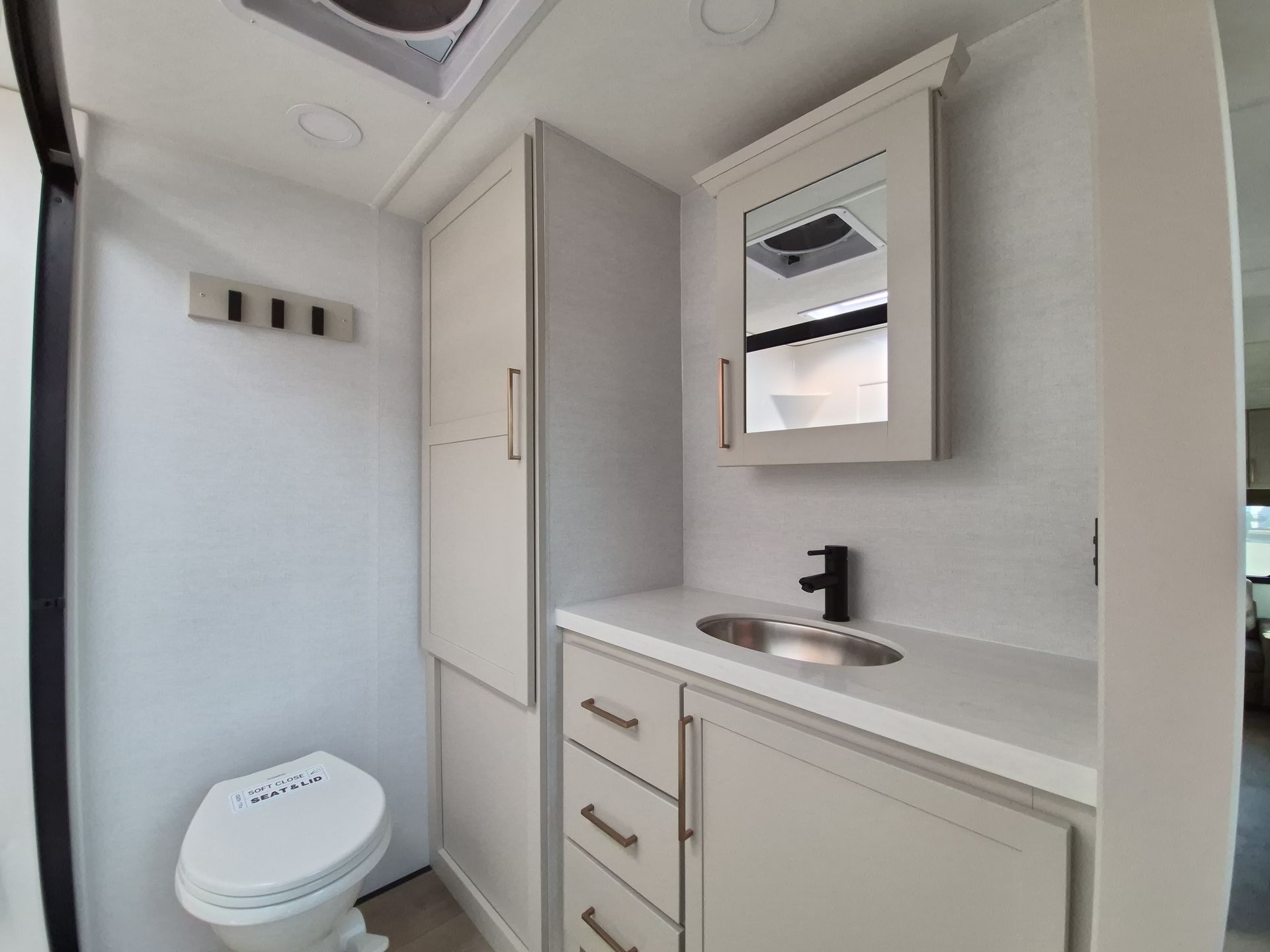 2027 Alliance RV Paradigm 340RL - Image 25