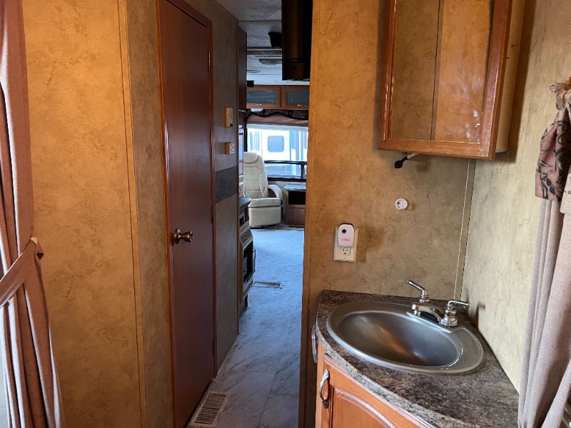 2008 Keystone Cougar 268RLS - Image 14