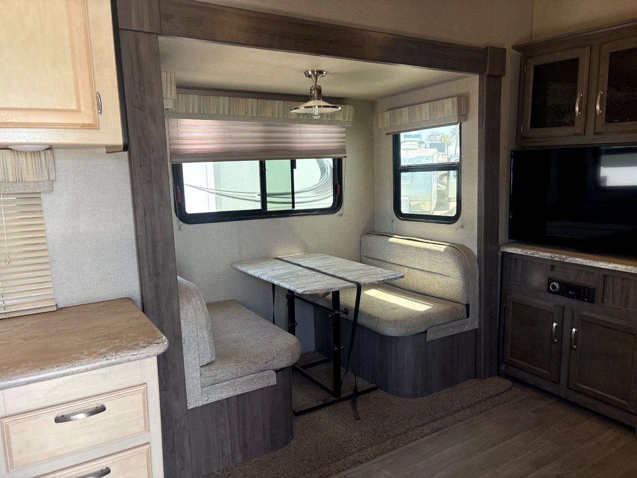 2019 Winnebago Minnie Plus 25RKS - Image 5