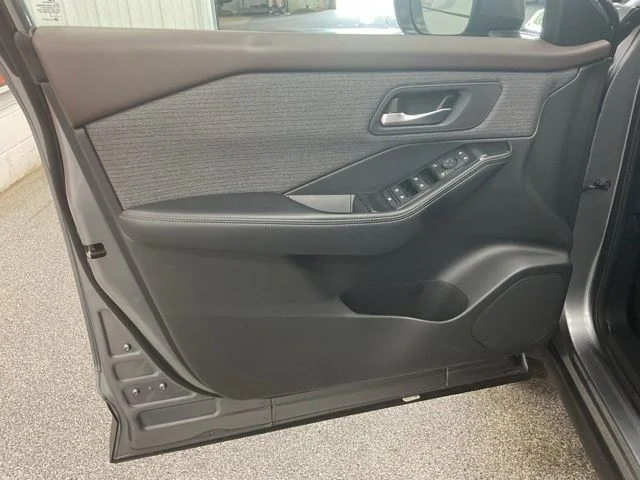 2023 Nissan Rogue Utility 4D SV AWD - Image 11