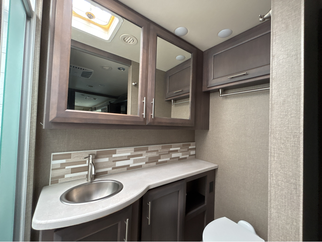 2021 Thor Motor Coach OMNI BH35 - Image 22