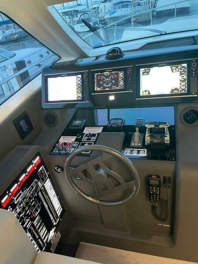 2016 Ferretti Yachts 550 - Image 10