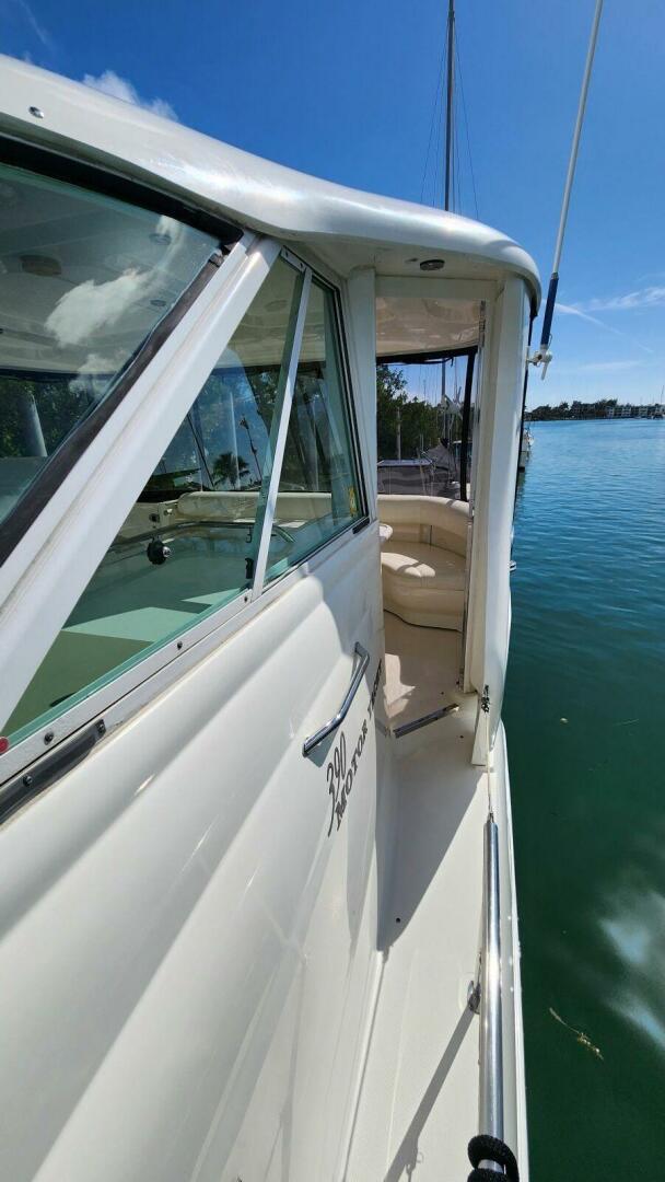 2004 Sea Ray 390 Motor Yacht - Image 20
