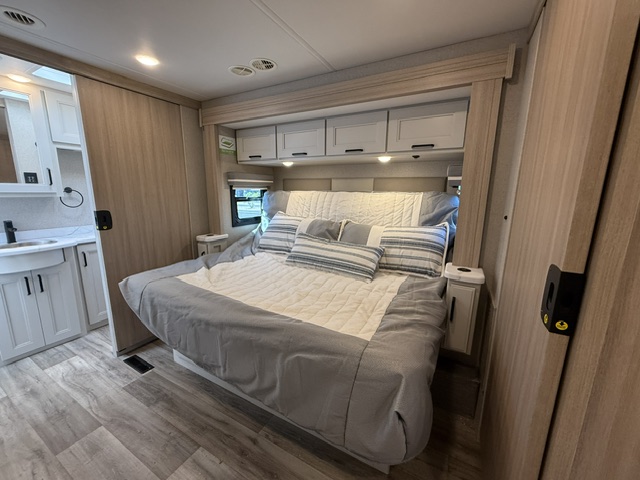 2027 Thor Motor Coach Inception 38DX - Image 16