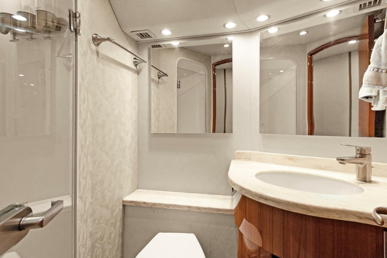 2015 Viking 46 Convertible - Image 18
