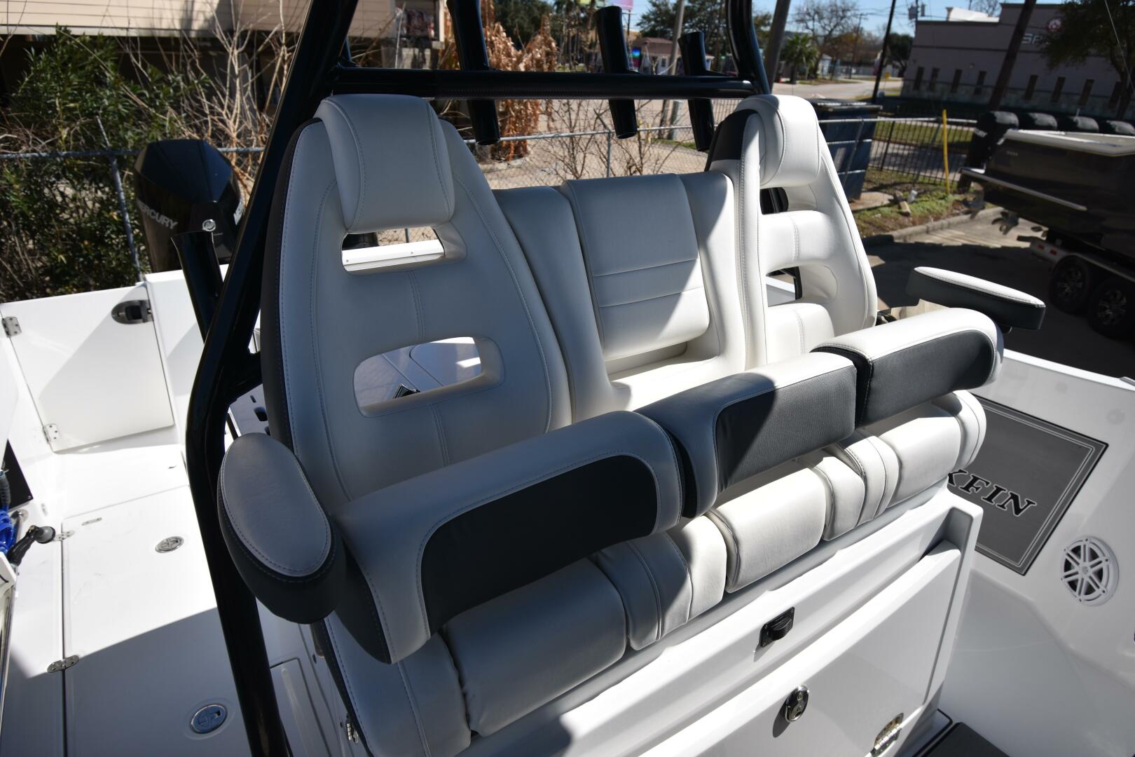 2021 Blackfin 332CC - Image 5