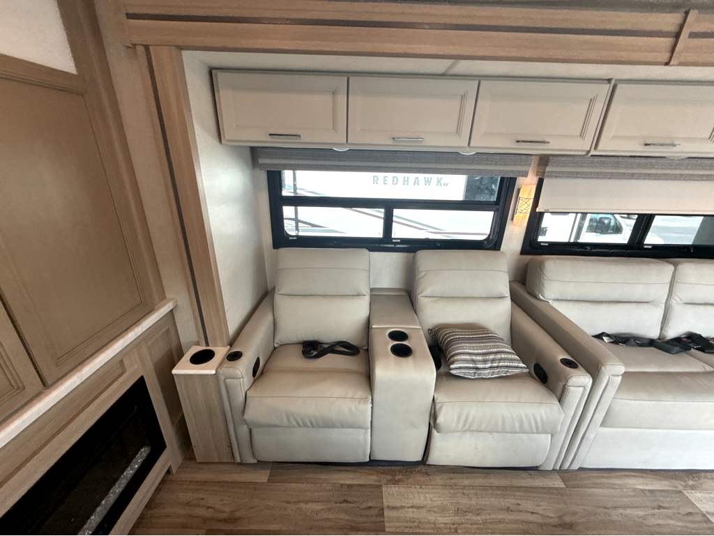 2027 THOR MOTOR COACH HURRICANE 36H - Image 16