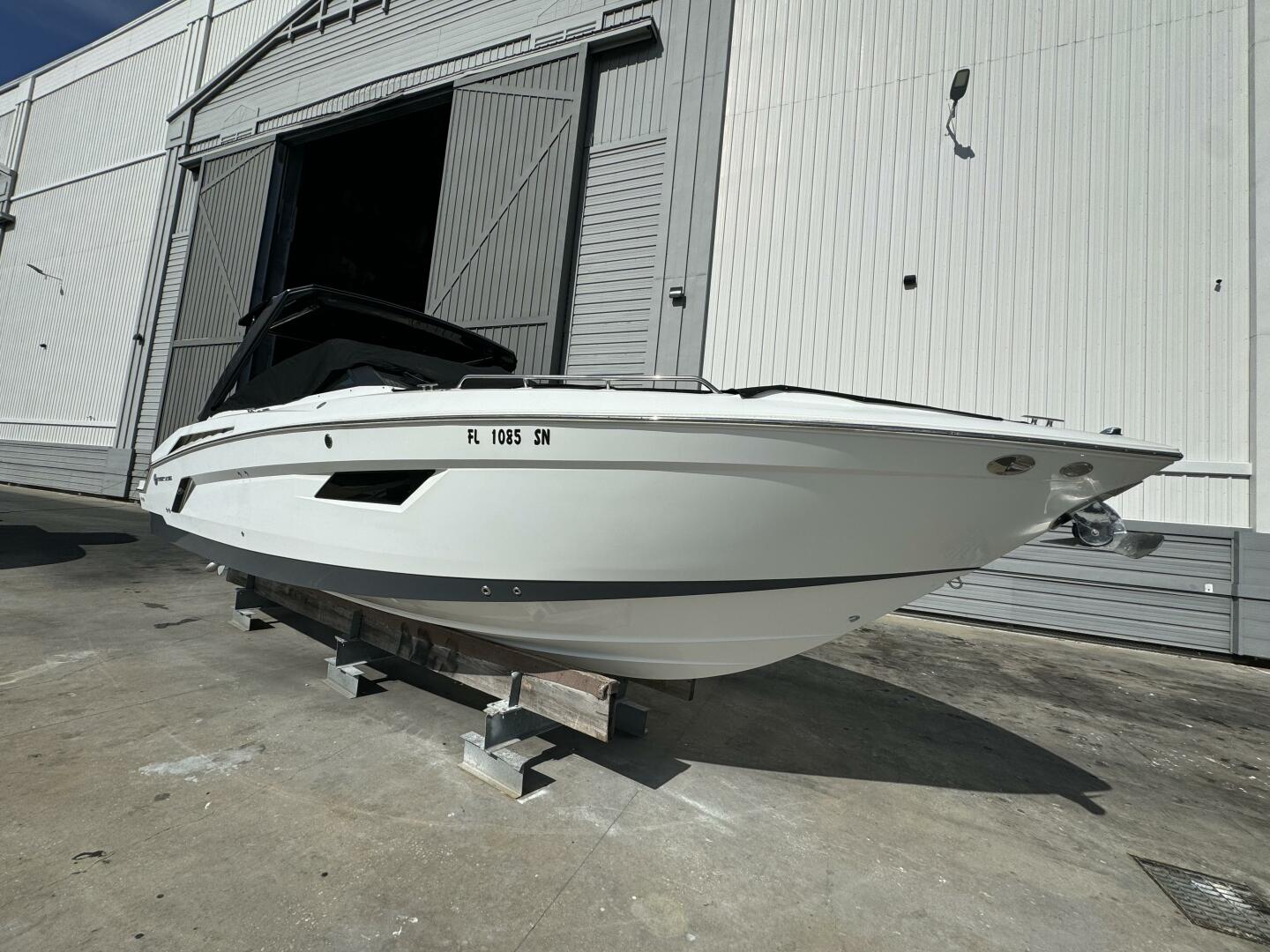 2019 Cruisers Yachts 338 - Image 3