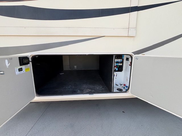 2018 Grand Design Solitude 384GK - Image 4