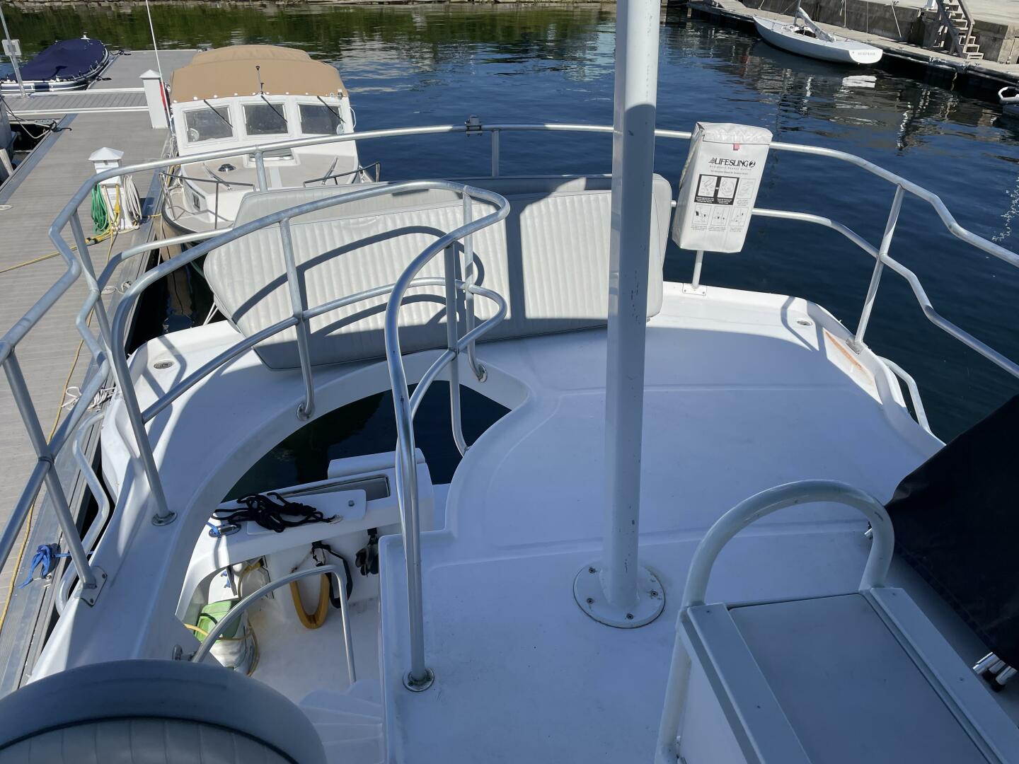2000 Mainship 390 - Image 19