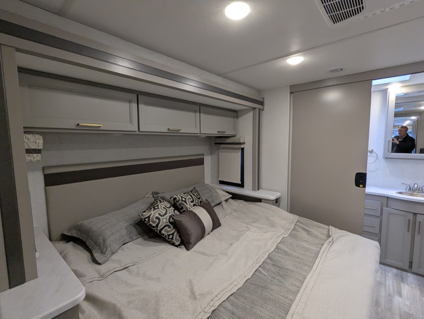 2026 Thor Motor Coach Windsport 35G - Image 17