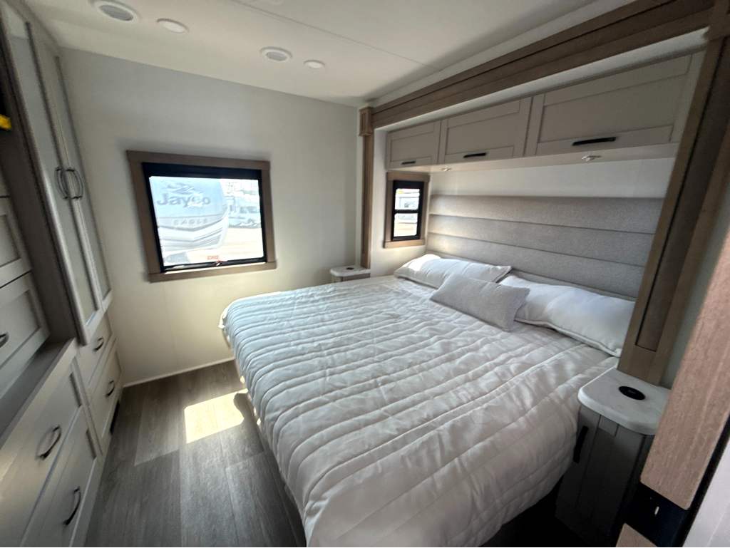2027 JAYCO PRECEPT 31UL - Image 26