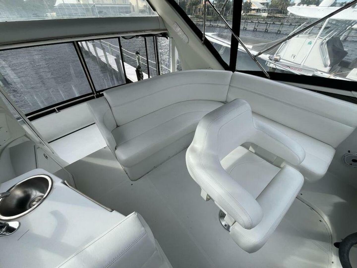 2000 Carver 396 Motor Yacht - Image 9