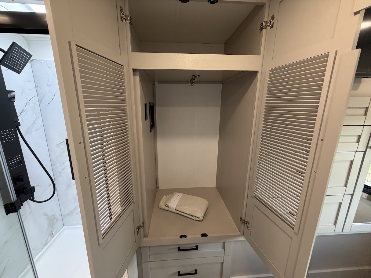 2027 JAYCO GREYHAWK 29MV - Image 42