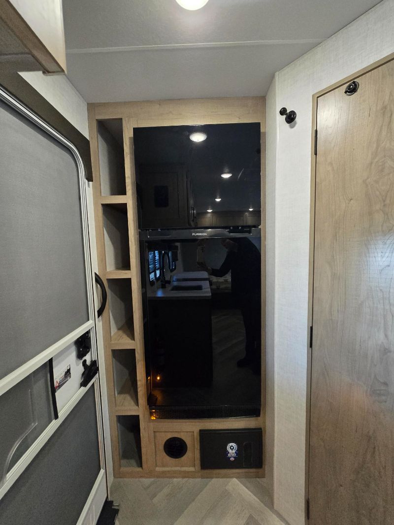 2026 Ember RV E-Series 18FBE - Image 18