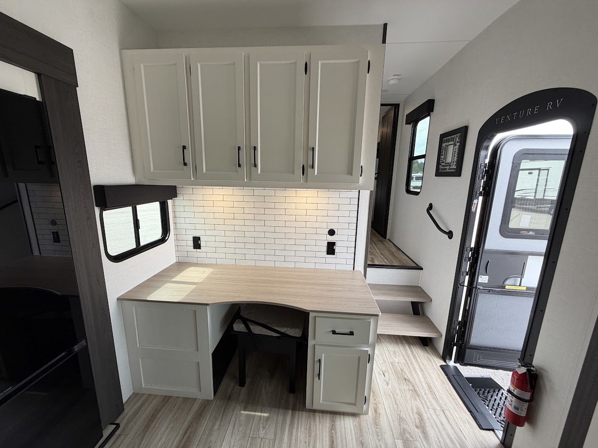 2027 VENTURE RV SPORTTREK 303VIK - Image 15