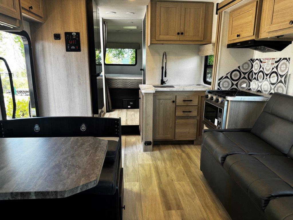 2026 Forest River Sunseeker LE 2750SLE - Image 10