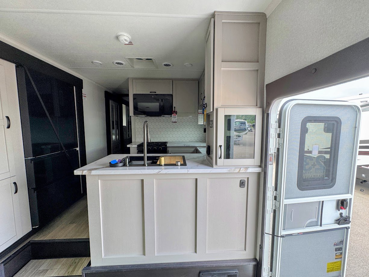 2026 JAYCO SEISMIC 413 - Image 13