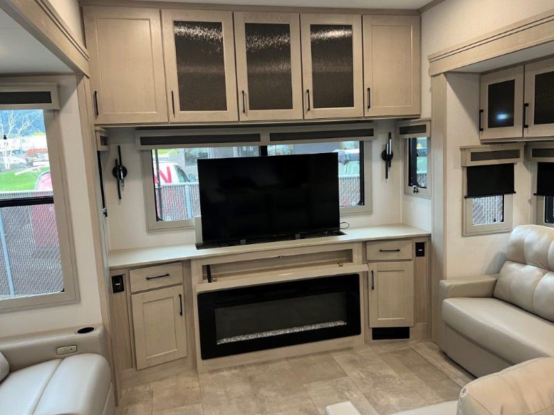 2025 Grand Design Solitude 388MBS - Image 6