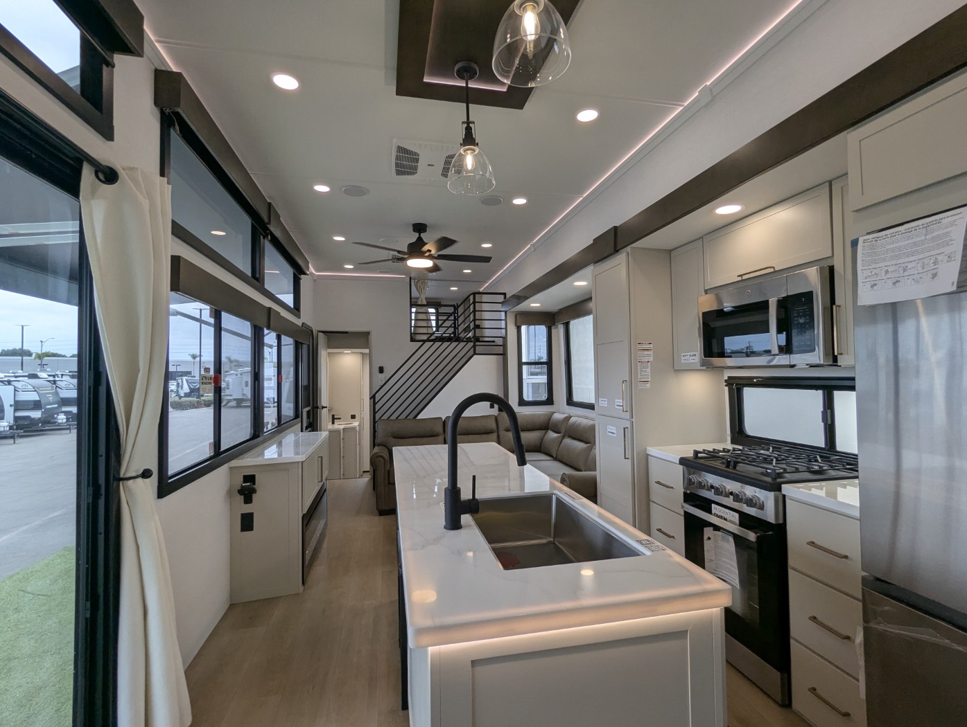 2027 Alliance RV Benchmark 44LFT - Image 40