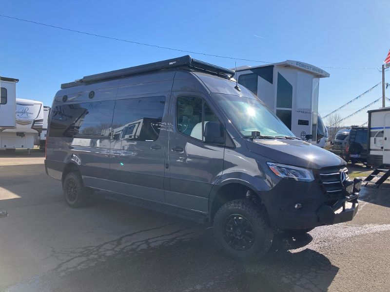 2025 27North Venture Van 170 - Image 1