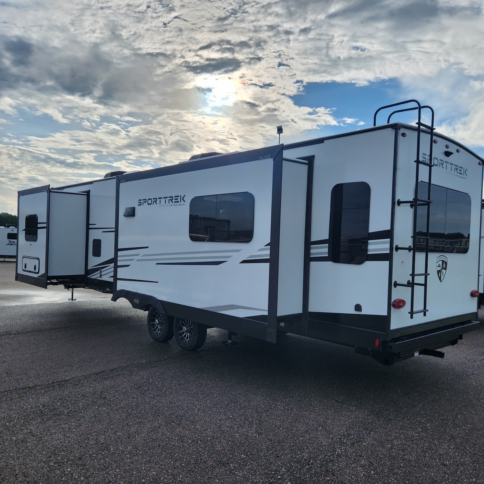 2026 VENTURE RV SPORTTREK 343VIK - Image 3