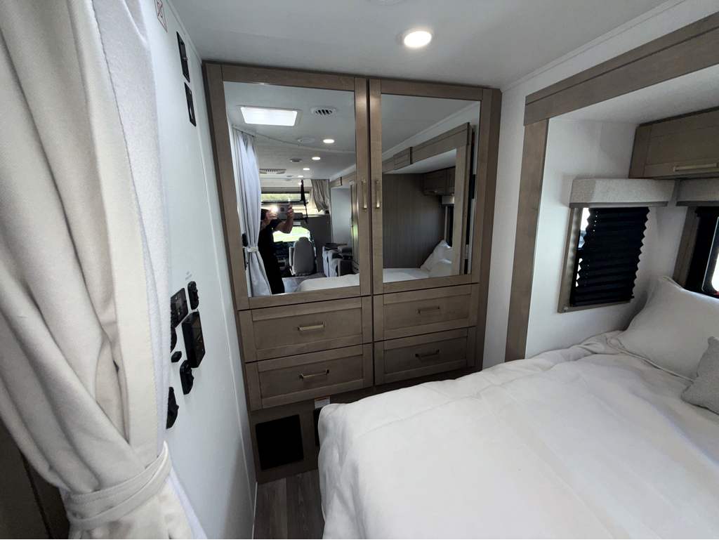 2027 ENTEGRA COACH ODYSSEY 24B - Image 27