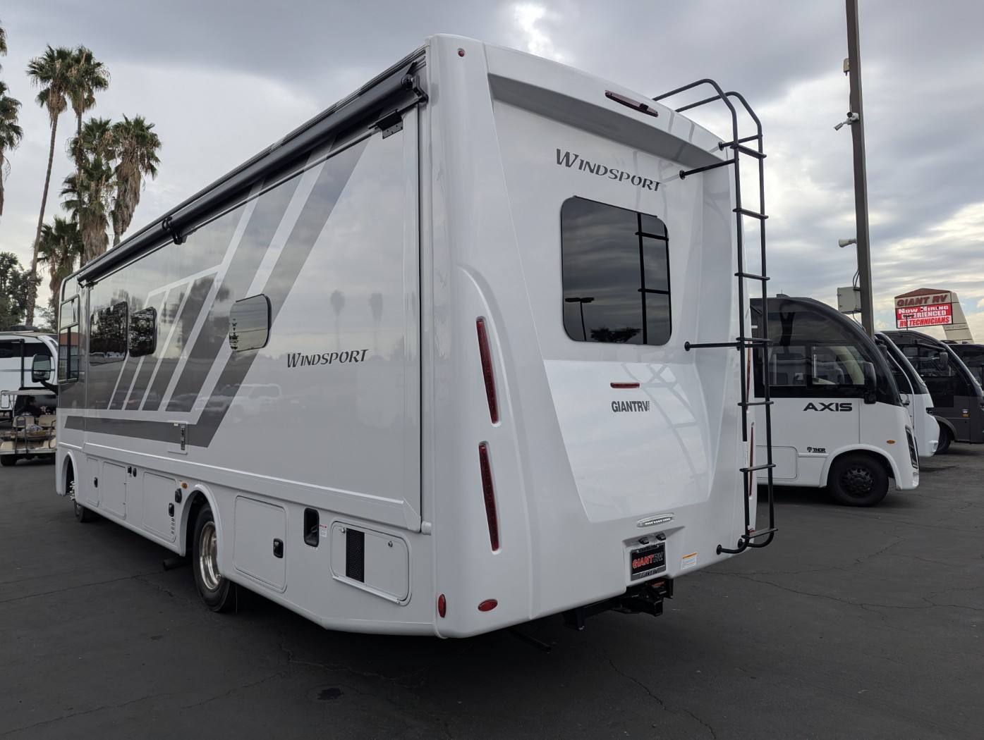 2026 Thor Motor Coach Windsport 29L - Image 4