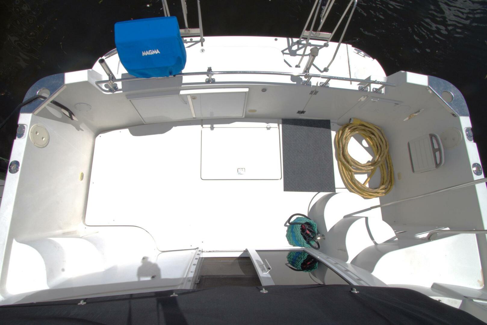 2005 Carver 444 Cockpit Motor Yacht - Image 12