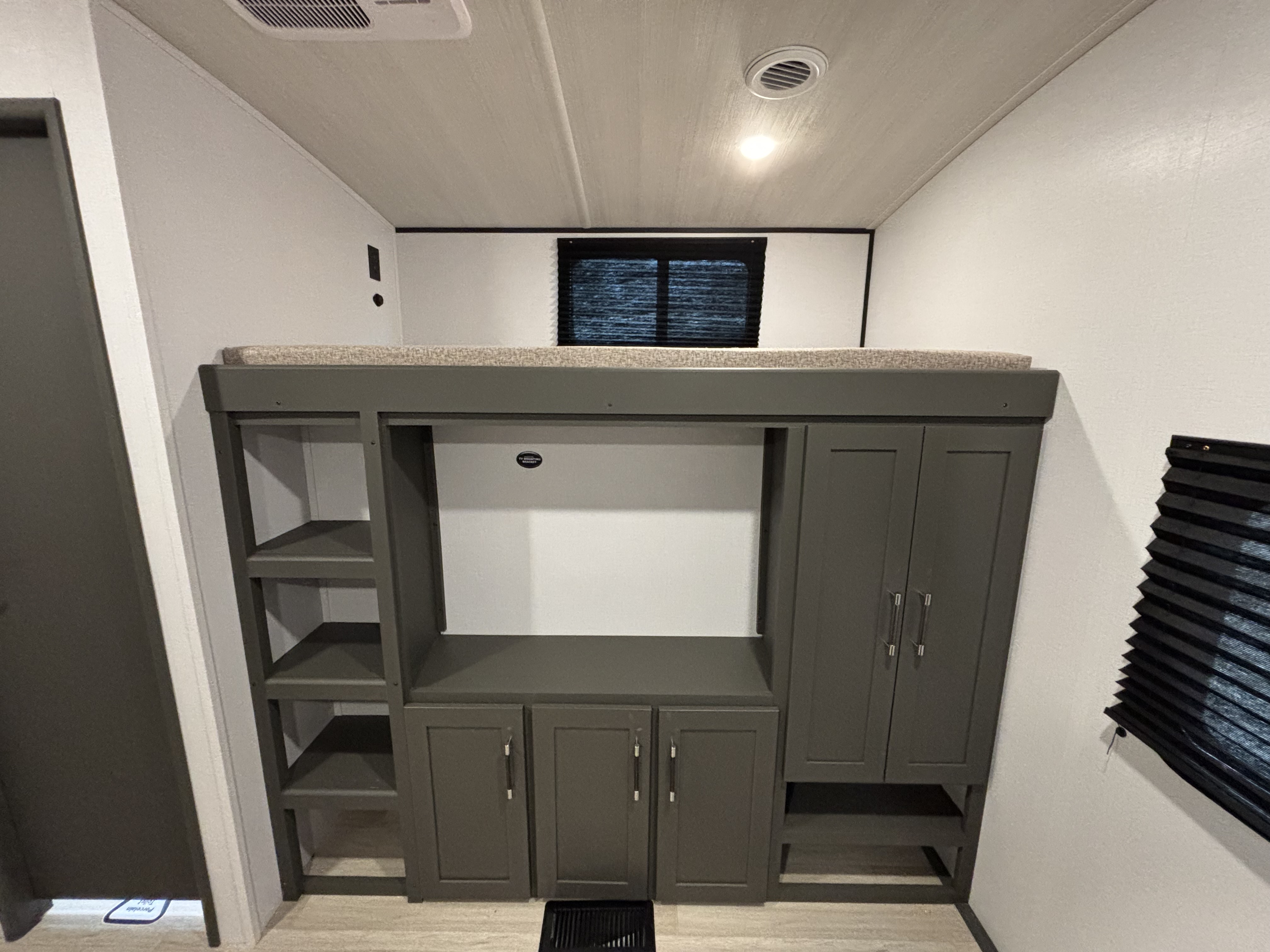 2026 Keystone Bullet Premium 330BKQ - Image 19