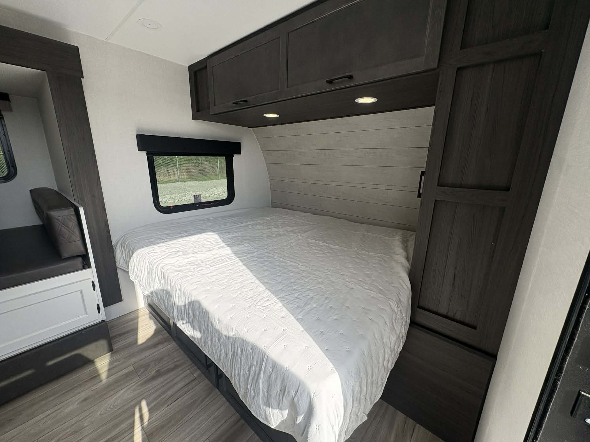 2026 VENTURE RV SPORTTREK STINGER 222VUD - Image 8