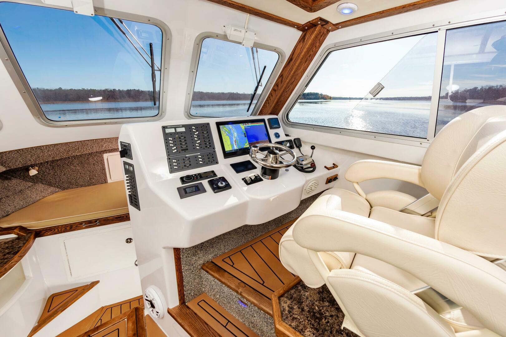 2024 Custom Chesapeake Bay Built Custom 33' - Image 38
