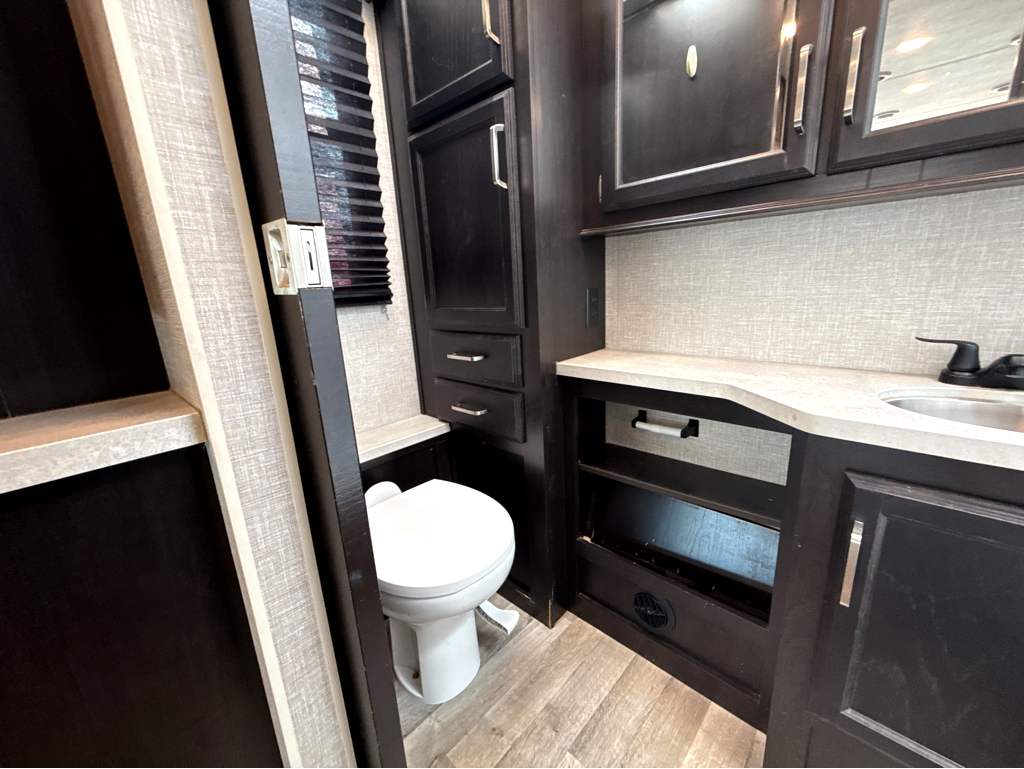 2023 ENTEGRA COACH ODYSSEY 26M - Image 18