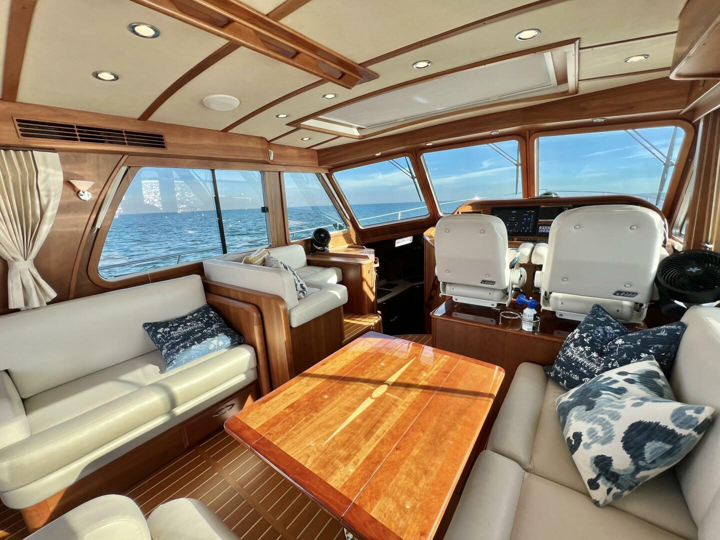 2017 Sabre 48 Salon Express - Image 13