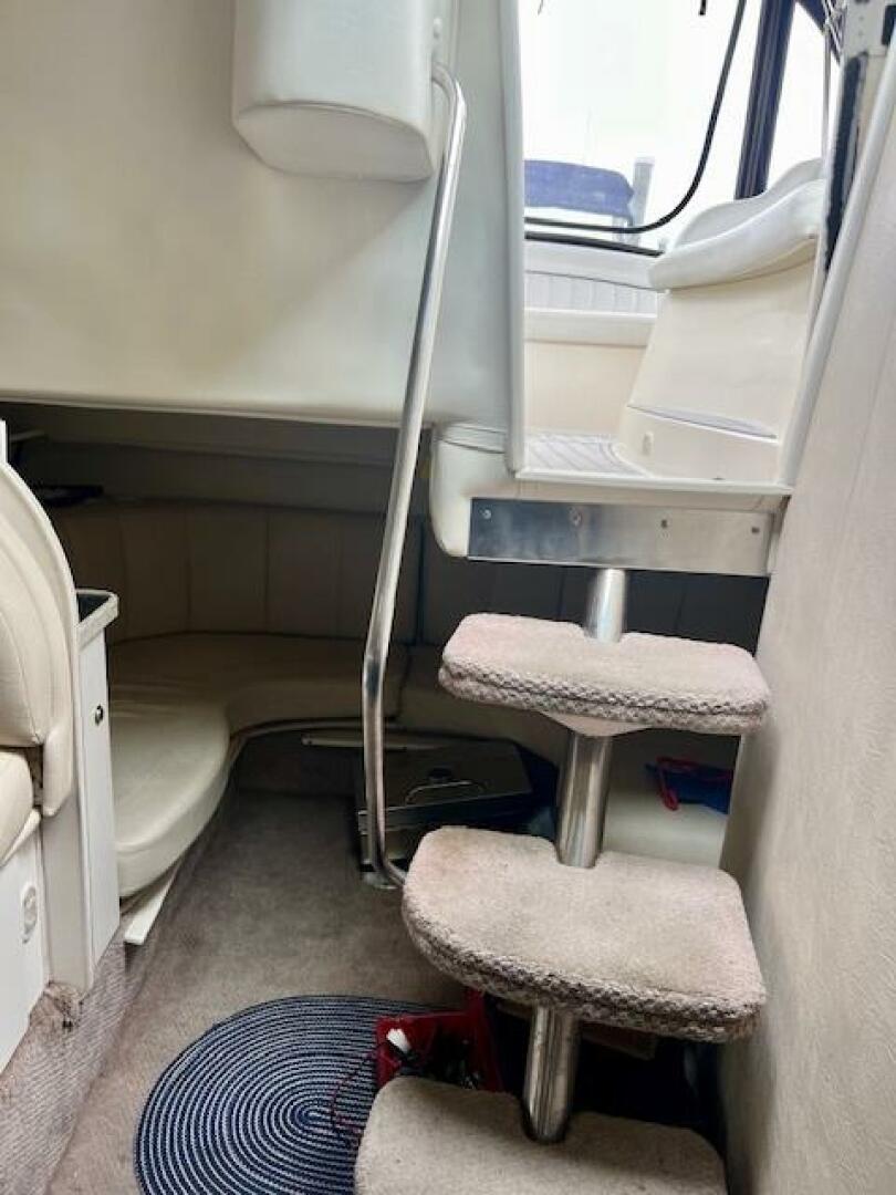 2000 Rinker 342 Fiesta Vee - Image 16