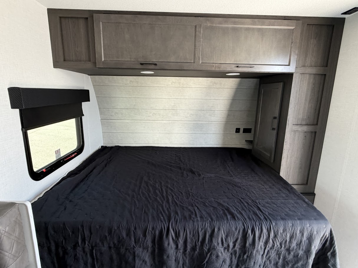 2026 VENTURE RV SPORTTREK STINGER 222VUD - Image 14