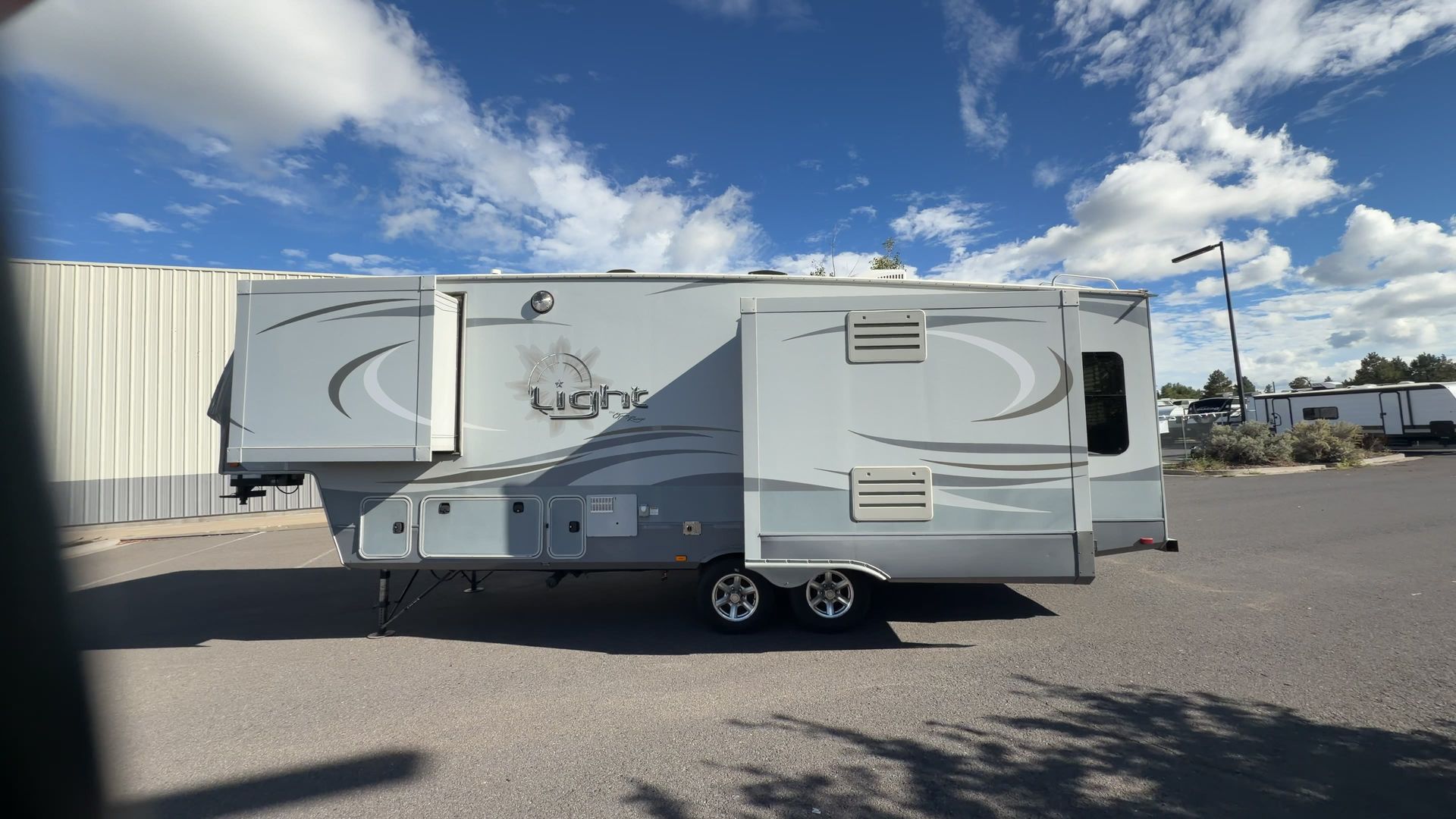 2016 Highland Ridge Light LF297RLS - Image 18