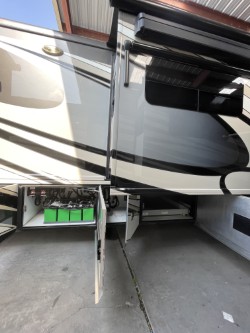 2016 AMERICAN COACH AMERICAN REVOLUTION 42T - Image 5