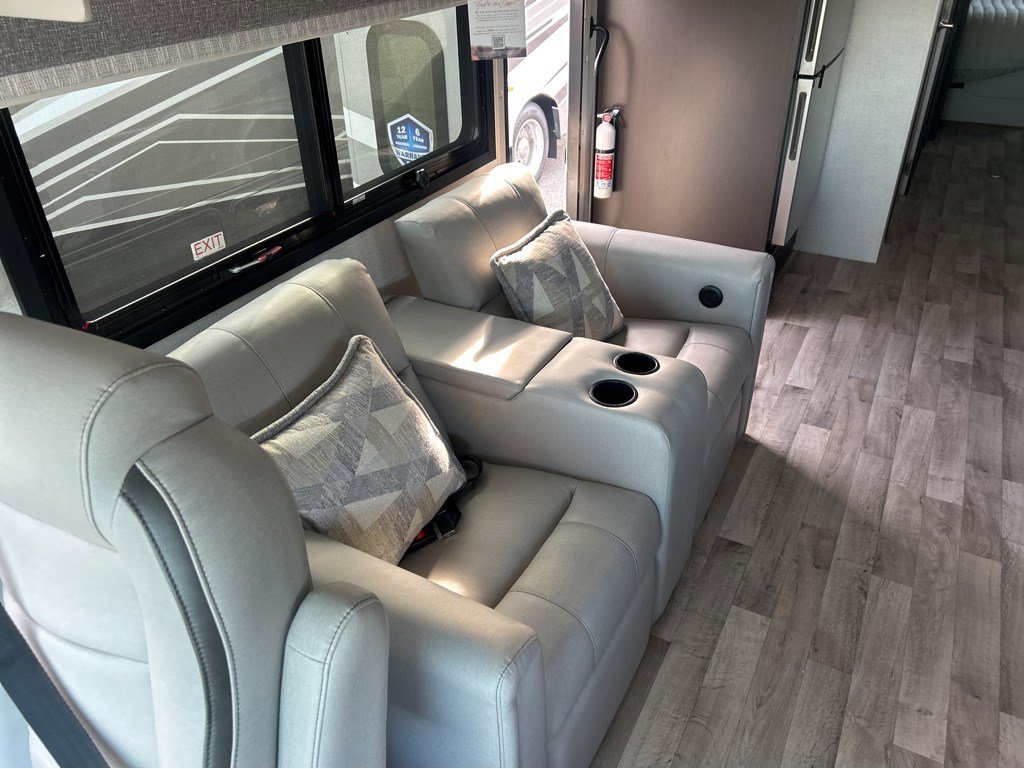 2026 THOR MOTOR COACH PALAZZO 33.5 - Image 10