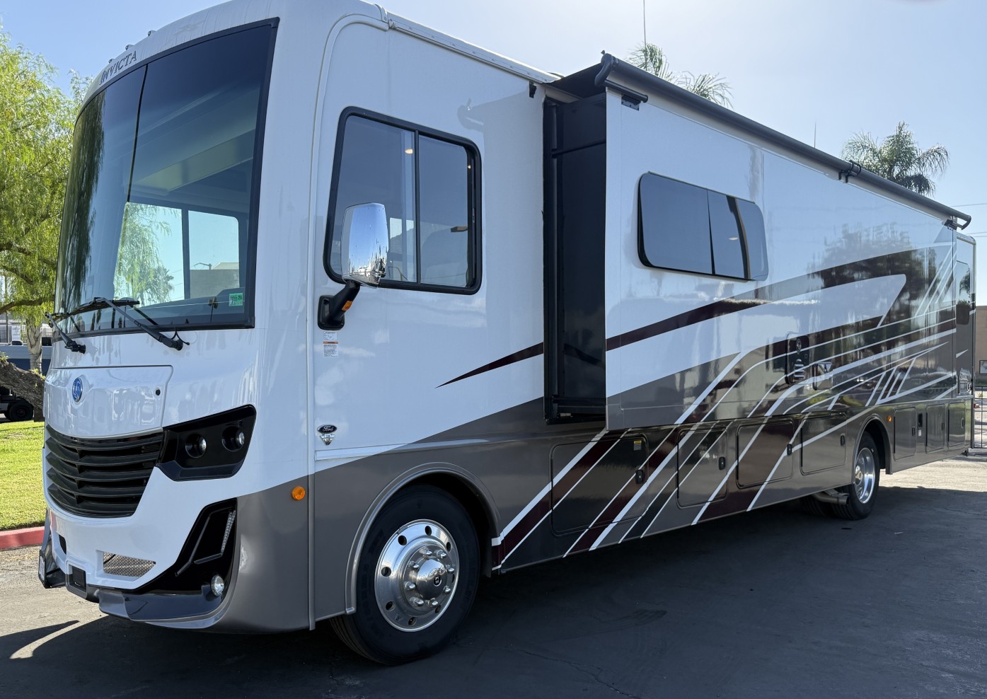 2025 Holiday Rambler Invicta 36Y - Image 2