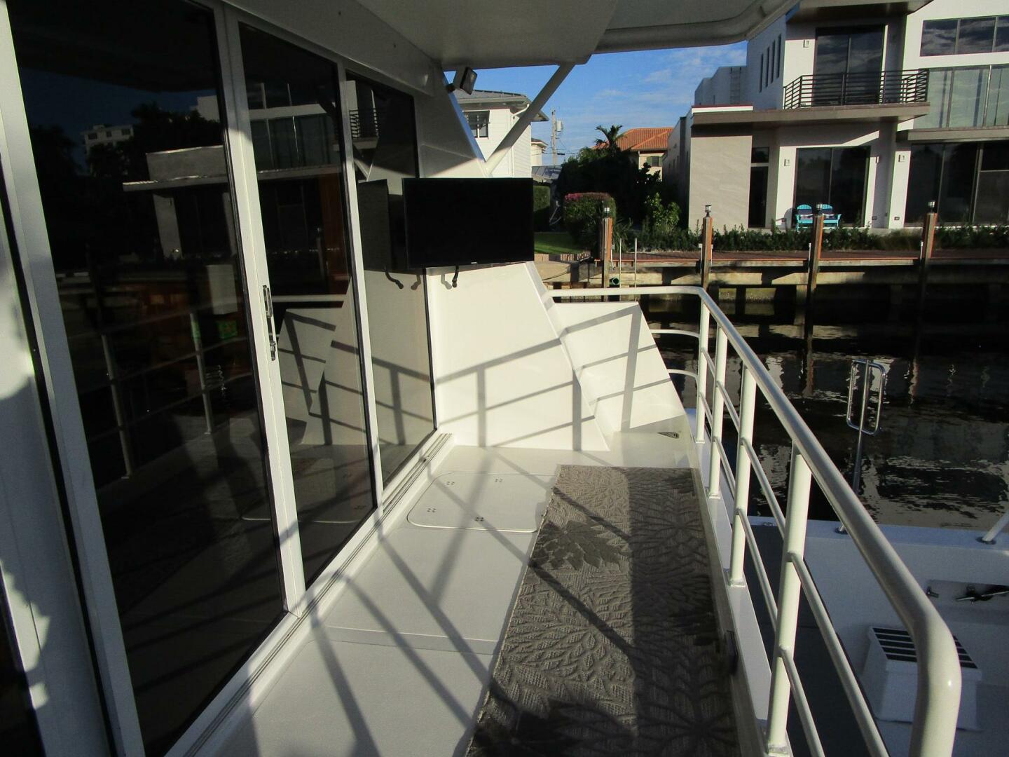 1990 Viking Cockpit Motor Yacht - Image 43