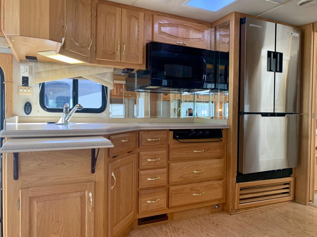 2005 MOUNTAIN AIRE 3778-WORKHORSE - Image 24