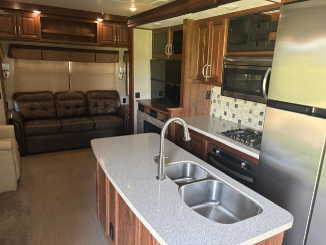 2017 Keystone ALPINE 3400rs - Image 7