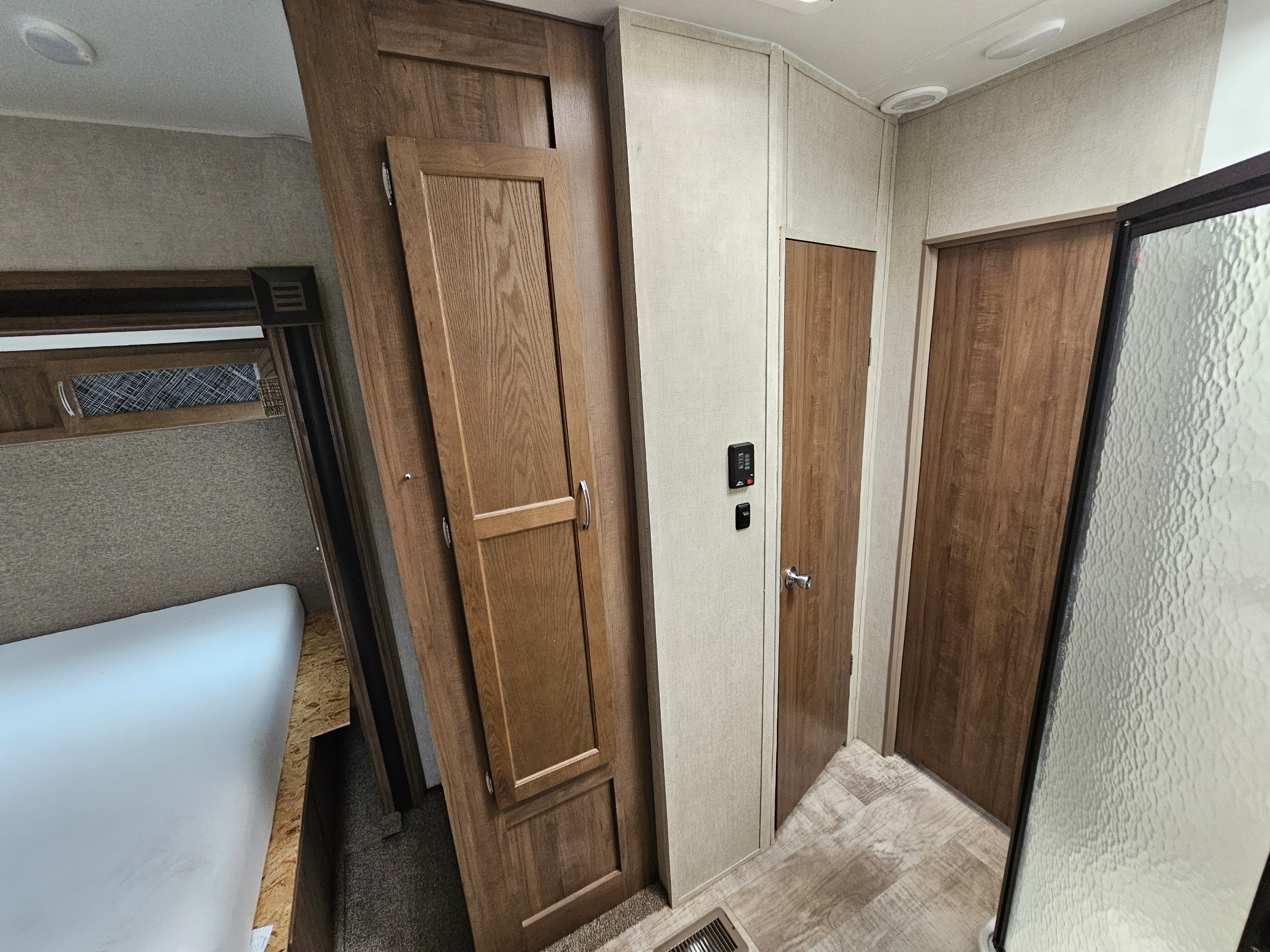2018 Gulf Stream Innsbruck 408TBS - Image 14