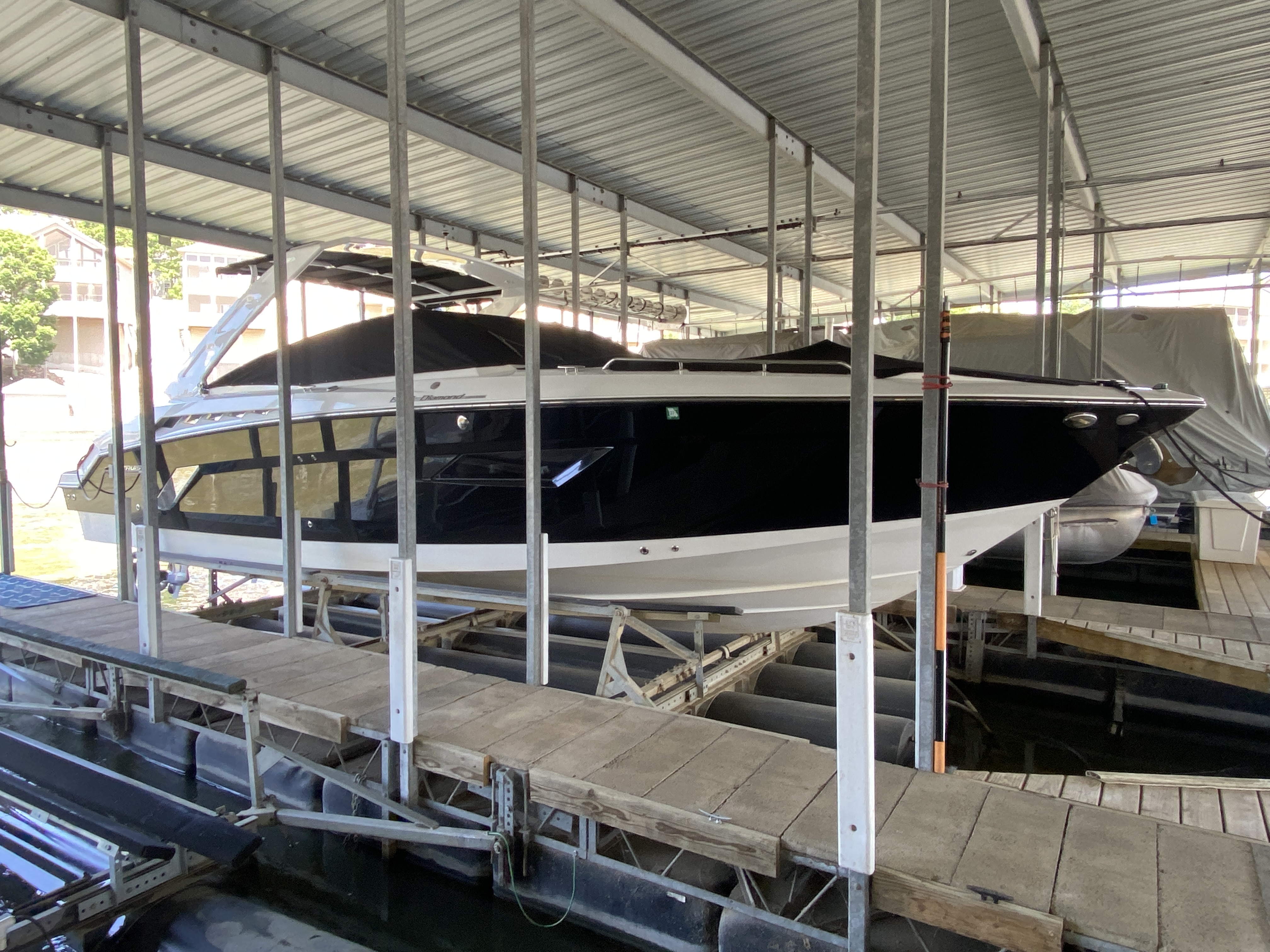2014 Cruisers Sport Series 328 Black Diamond Edition - Image 12