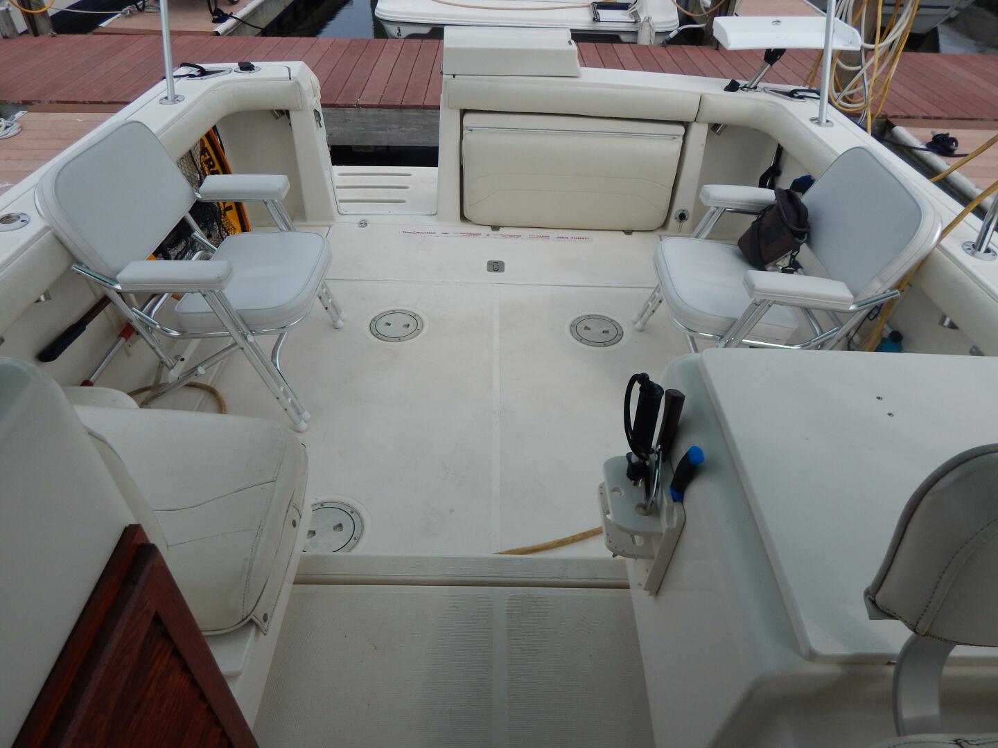1998 Pursuit 3000 Express - Image 6