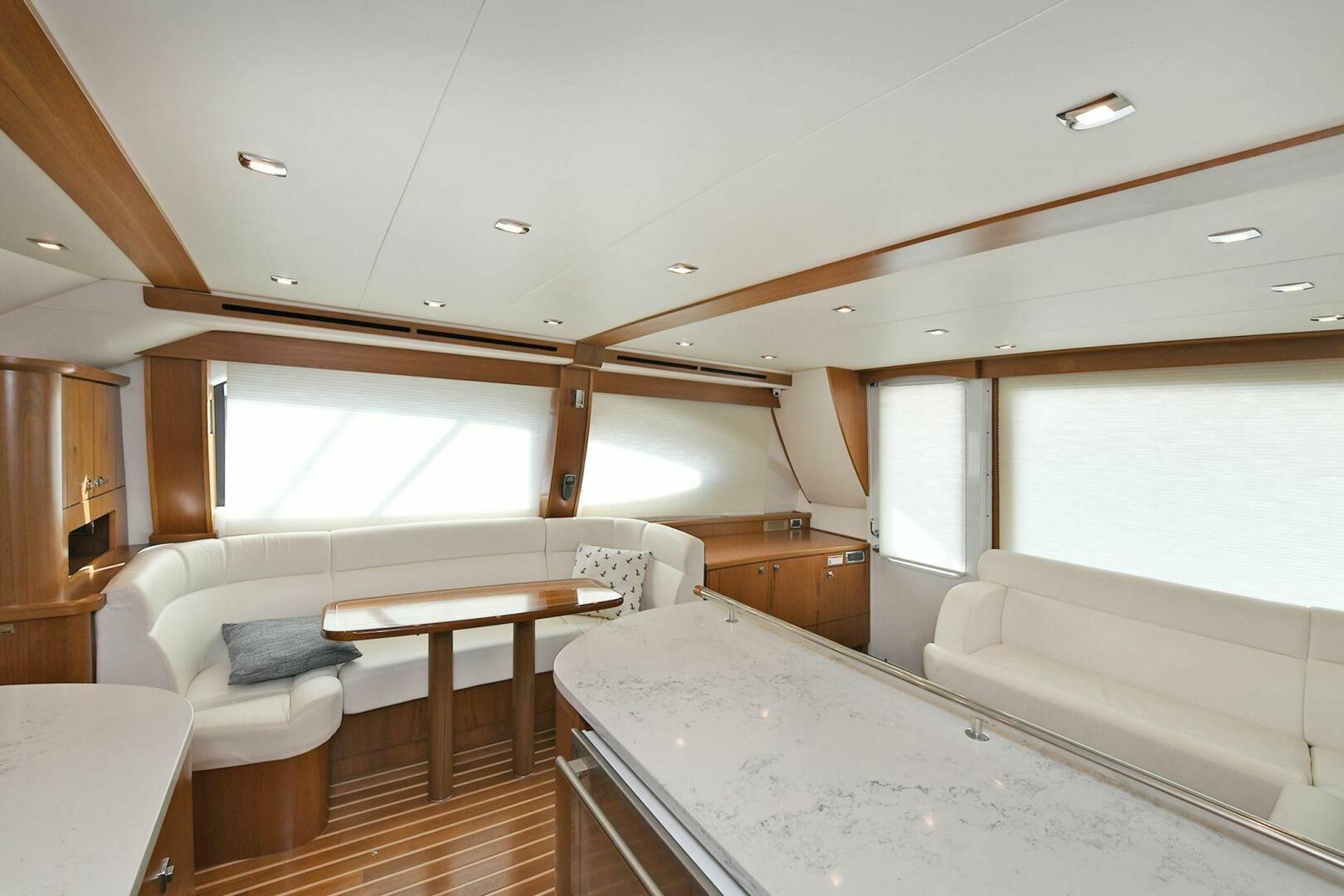 2015 Tiara Yachts 48 Convertible - Image 28