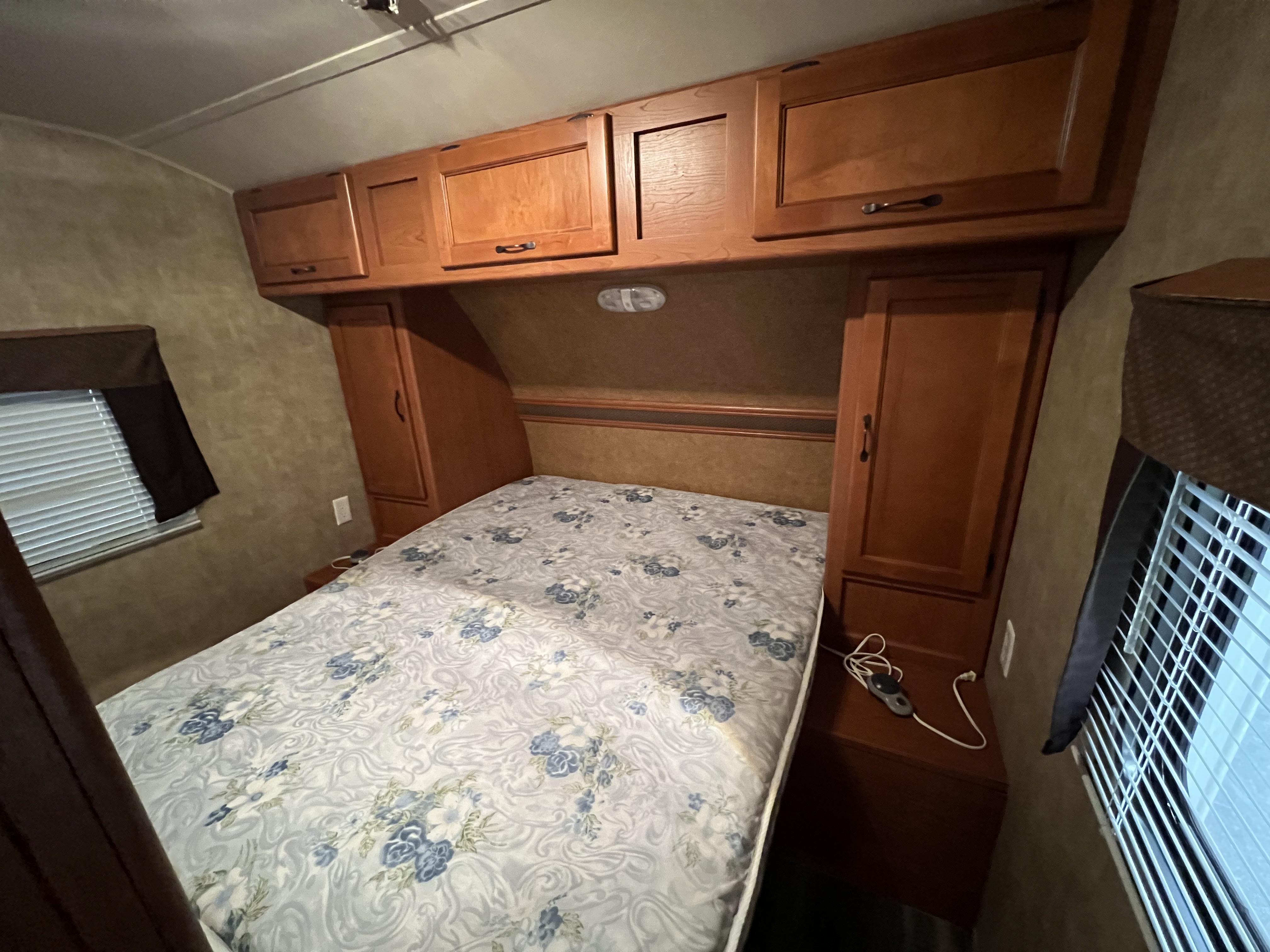 2013 CHEROKEE GREY WOLF 28BHG - Image 10