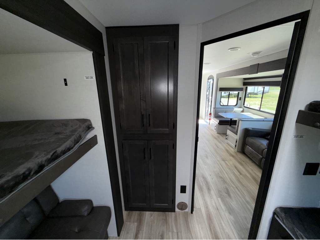 2026 VENTURE RV SPORTTREK 327VIK - Image 25